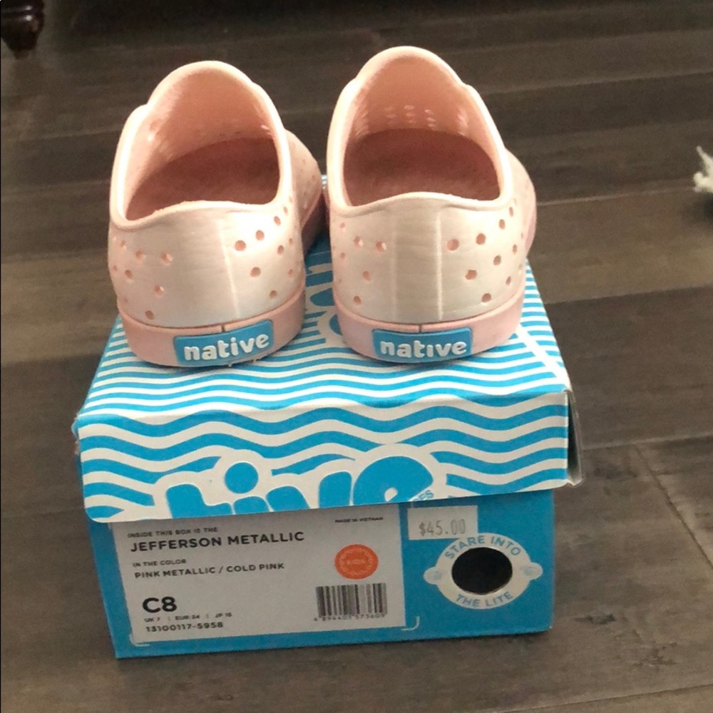 Native kids shoes size 8